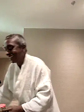 mamakarma1403 online show from April 26, 2026, 3:26 am