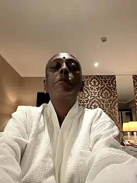 mamakarma1403 online show from April 28, 2026, 7:24 am