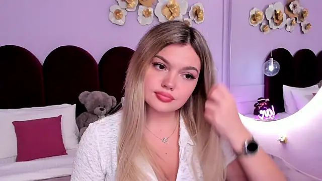 Snapshot of ZaraBloom chatting on October 6, 2025, 3:31 pm ZaraBloom online show from October 6, 2025, 3:31 pm