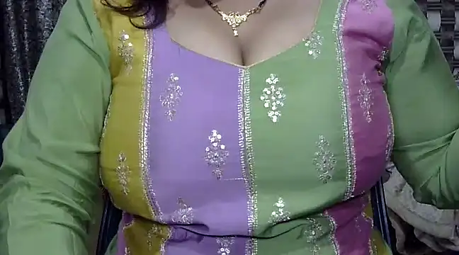 Snapshot of MONICA-LOVE chatting on December 26, 2024, 8:53 pm MONICA-LOVE online show from December 26, 2024, 8:53 pm