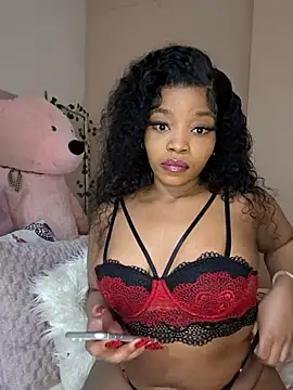 ItsLeyaa online show from November 4, 2025, 8:19 pm