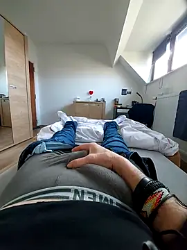 pascalino100 online show from March 2, 2025, 9:21 am