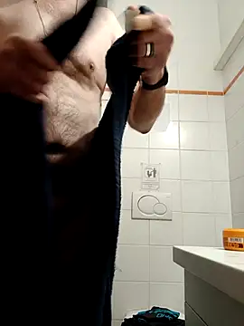 pascalino100 online show from April 19, 2026, 7:05 pm