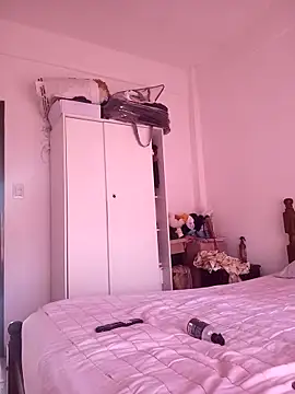 Loliluz 2095 online show from March 12, 2026, 12:33 pm