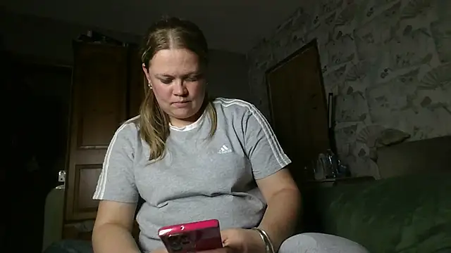 Snapshot of comeforfun24 chatting on March 13, 2025, 8:22 pm comeforfun24 online show from March 13, 2025, 8:22 pm