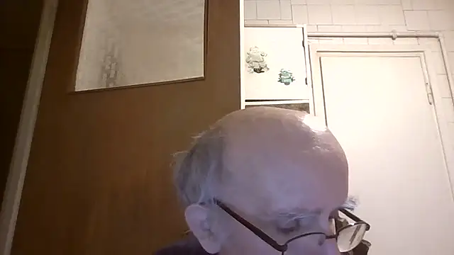 mariusica1xh online show from April 8, 2026, 9:26 pm