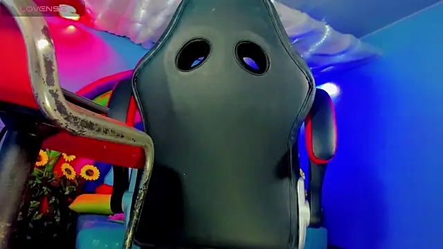 nicol gill  online show from December 9, 2024, 11:58 am