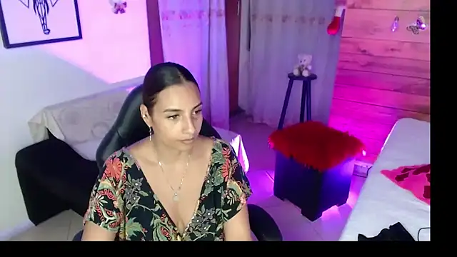 Snapshot of mykaelahoney chatting on March 6, 2026, 4:53 am mykaelahoney online show from March 6, 2026, 4:53 am
