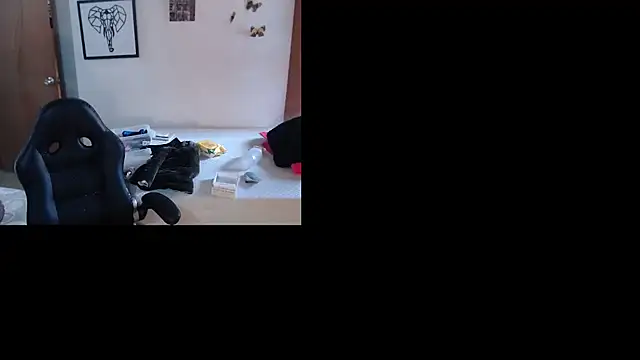 Snapshot of mykaelahoney chatting on June 10, 2026, 5:12 pm mykaelahoney online show from June 10, 2026, 5:12 pm