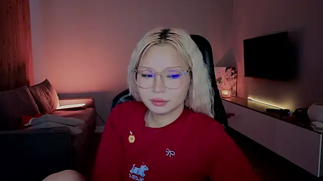 RileyMee online show from April 17, 2026, 4:37 am