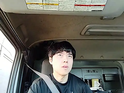 whitebriefboy online show from June 9, 2026, 9:37 pm