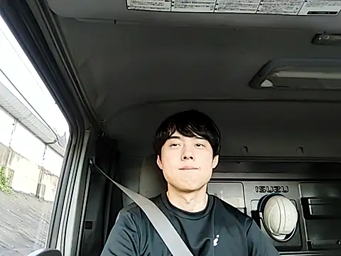 whitebriefboy online show from June 20, 2026, 10:01 pm