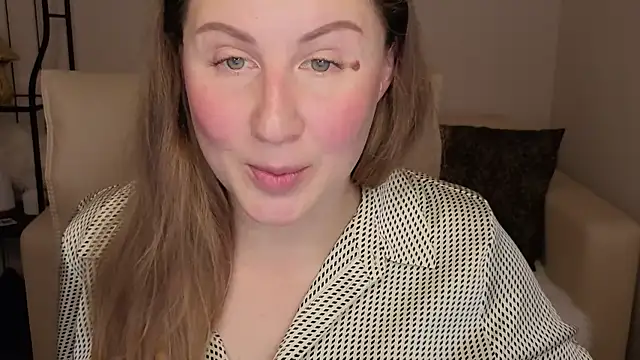 Snapshot of Helens_love chatting on October 16, 2025, 1:28 am Helens love online show from October 16, 2025, 1:28 am