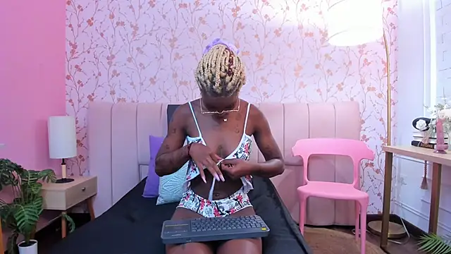 amber-hill online show from October 11, 2025, 3:10 pm