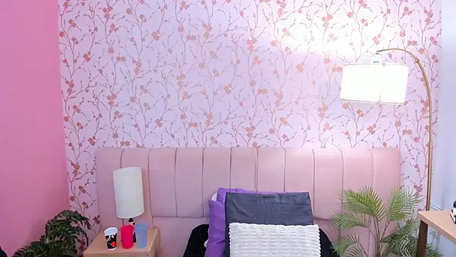 amber-hill online show from November 13, 2025, 7:35 pm