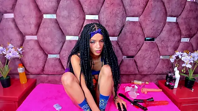 Snapshot of SaraLoveee_ chatting on January 28, 2025, 6:05 am SaraLoveee online show from January 28, 2025, 6:05 am