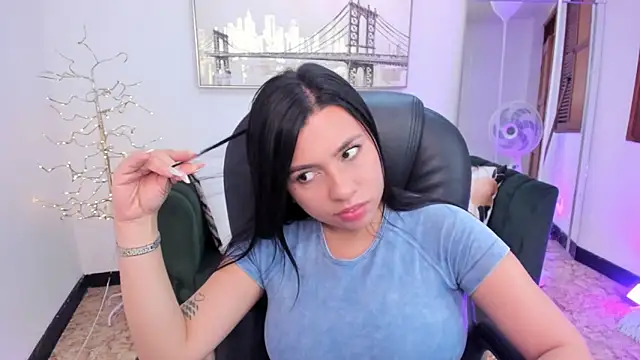 Snapshot of naomii_campbell_ chatting on January 25, 2025, 4:03 pm naomii campbell online show from January 25, 2025, 4:03 pm