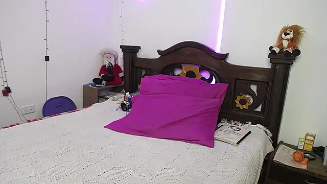 DominaLeona online show from January 24, 2025, 11:23 pm