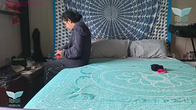 isissun03 online show from November 27, 2025, 1:13 pm