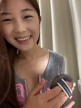 Snapshot of Sweet-Angel999 chatting on November 7, 2025, 3:56 pm Sweet-Angel999 online show from November 7, 2025, 3:56 pm