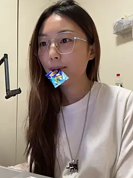 Snapshot of Sweet-Angel999 chatting on December 18, 2025, 4:02 pm Sweet-Angel999 online show from December 18, 2025, 4:02 pm