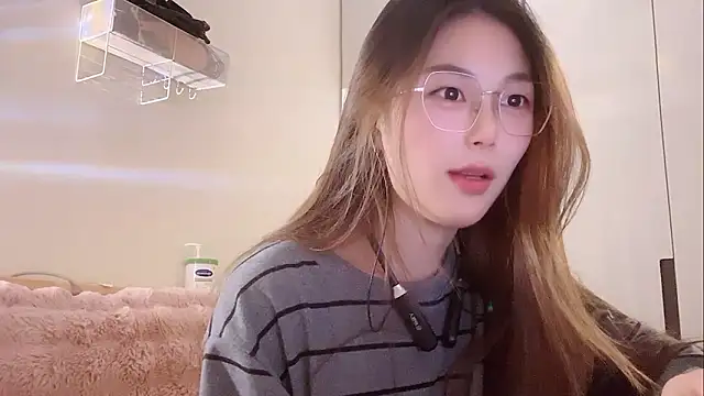 Snapshot of Sweet-Angel999 chatting on January 14, 2026, 12:49 am Sweet-Angel999 online show from January 14, 2026, 12:49 am