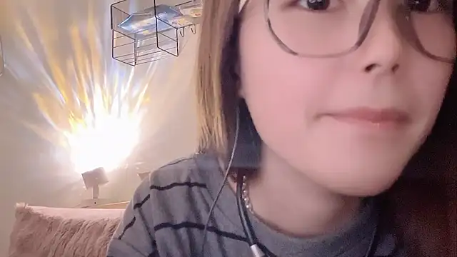 Snapshot of Sweet-Angel999 chatting on February 7, 2026, 3:38 pm Sweet-Angel999 online show from February 7, 2026, 3:38 pm