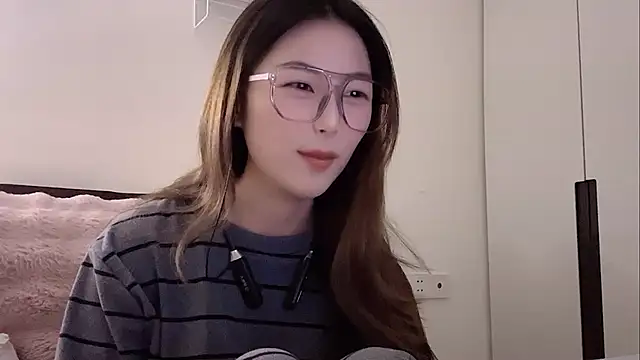 Snapshot of Sweet-Angel999 chatting on February 18, 2026, 2:02 pm Sweet-Angel999 online show from February 18, 2026, 2:02 pm