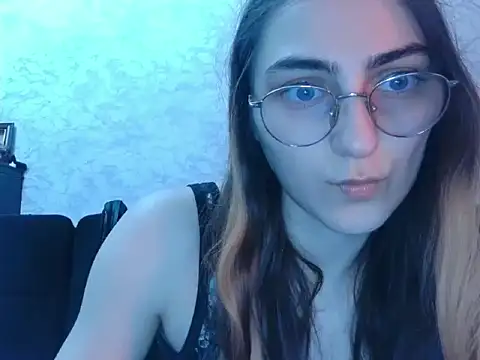 AliceMoonsea online show from April 7, 2026, 11:26 pm