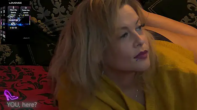 ZoeMesmerize online show from December 1, 2025, 2:55 pm