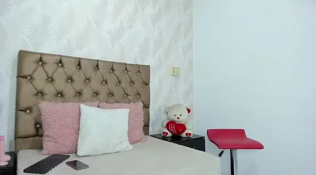 Snapshot of any_rox chatting on January 28, 2025, 1:49 pm any rox online show from January 28, 2025, 1:49 pm