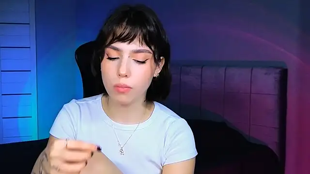 Stacy Gonzales  online show from November 11, 2025, 10:26 am