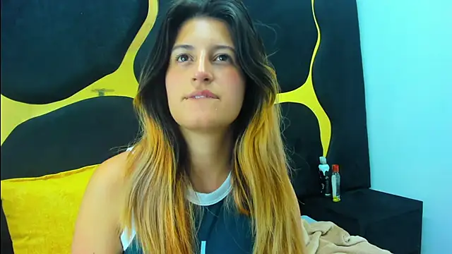 GiaRoussel online show from March 18, 2025, 2:26 pm