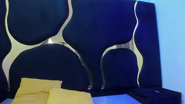 GiaRoussel online show from September 22, 2025, 8:00 pm