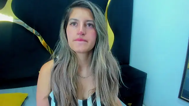 GiaRoussel online show from September 26, 2025, 3:16 pm