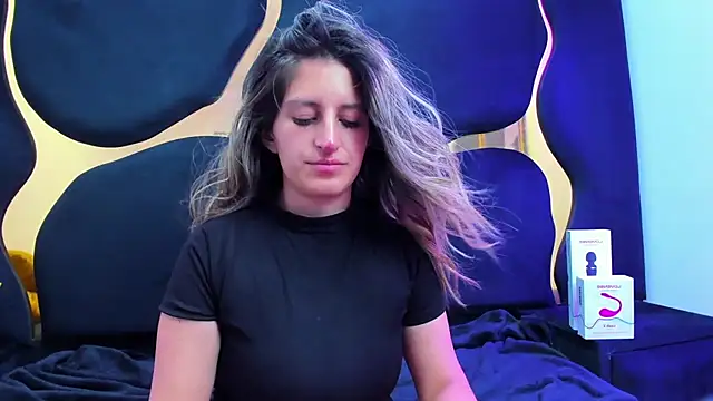 GiaRoussel online show from October 11, 2025, 3:54 pm