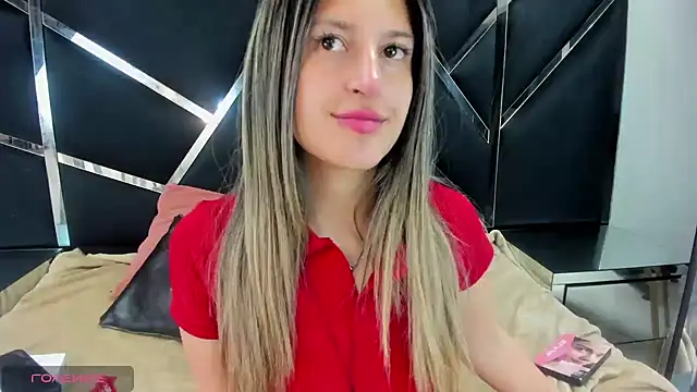 GiaRoussel online show from October 28, 2025, 3:25 pm