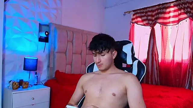 Snapshot of santyago_taylor chatting on December 20, 2024, 6:24 pm santyago taylor online show from December 20, 2024, 6:24 pm