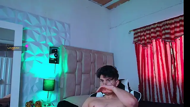 Snapshot of santyago_taylor chatting on January 14, 2025, 8:59 pm santyago taylor online show from January 14, 2025, 8:59 pm