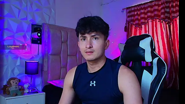Snapshot of santyago_taylor chatting on January 18, 2025, 6:32 pm santyago taylor online show from January 18, 2025, 6:32 pm