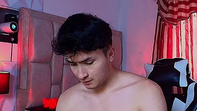 Snapshot of santyago_taylor chatting on January 28, 2025, 6:39 pm santyago taylor online show from January 28, 2025, 6:39 pm