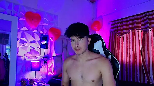 Snapshot of santyago_taylor chatting on February 21, 2025, 10:37 pm santyago taylor online show from February 21, 2025, 10:37 pm
