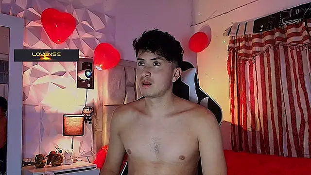 Snapshot of santyago_taylor chatting on March 4, 2025, 6:50 pm santyago taylor online show from March 4, 2025, 6:50 pm