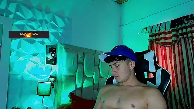 Snapshot of santyago_taylor chatting on March 12, 2025, 7:28 pm santyago taylor online show from March 12, 2025, 7:28 pm