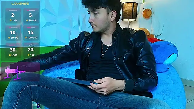 Snapshot of santyago_taylor chatting on September 16, 2025, 7:15 pm santyago taylor online show from September 16, 2025, 7:15 pm