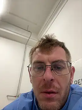 Snapshot of adrian90bi11 chatting on March 24, 2026, 5:45 am adrian90bi11 online show from March 24, 2026, 5:45 am