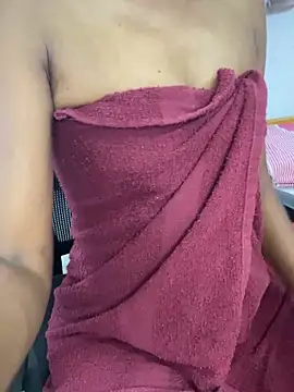 juliya Les online show from April 22, 2026, 9:33 am