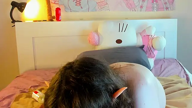 Snapshot of kuraii1_ chatting on December 26, 2024, 2:12 am kuraii1 online show from December 26, 2024, 2:12 am