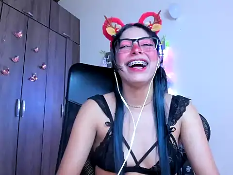 Snapshot of _ALLYSON18_ chatting on December 29, 2024, 2:31 pm ALLYSON18 online show from December 29, 2024, 2:31 pm