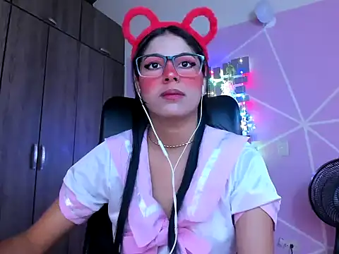 Snapshot of _ALLYSON18_ chatting on January 12, 2025, 11:28 am ALLYSON18 online show from January 12, 2025, 11:28 am